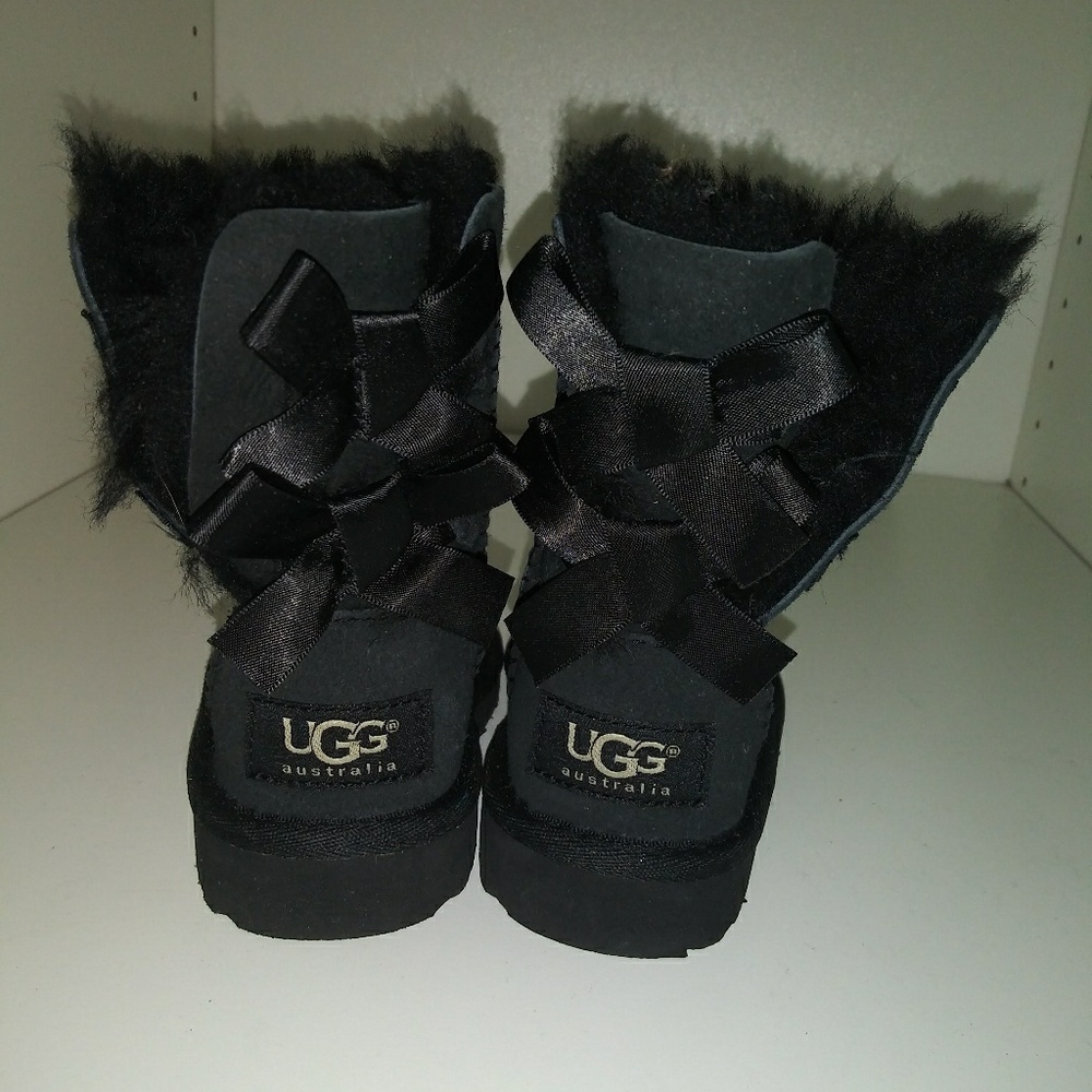 NWOT Uggs Bailey Bow Black Toddler 6
